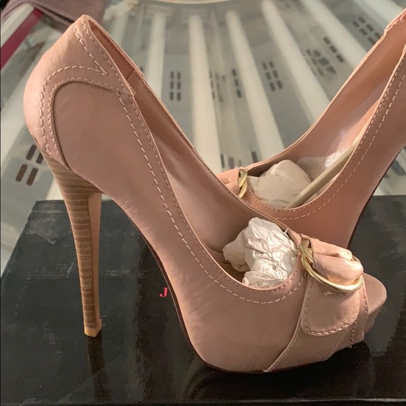 Super cute never worn heels - Picture 2 of 5